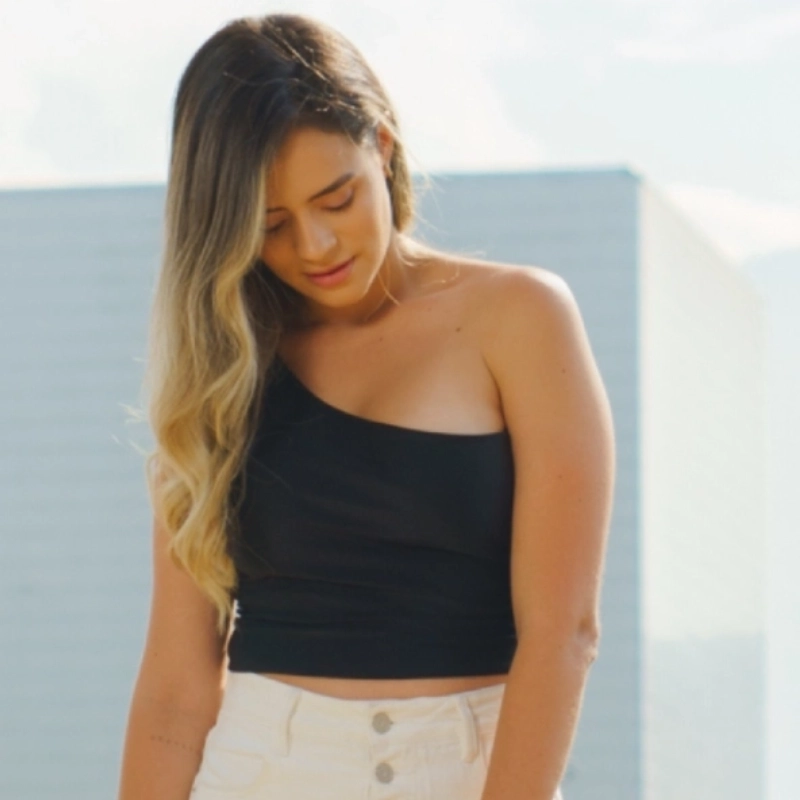 Blusa crop negra lisa